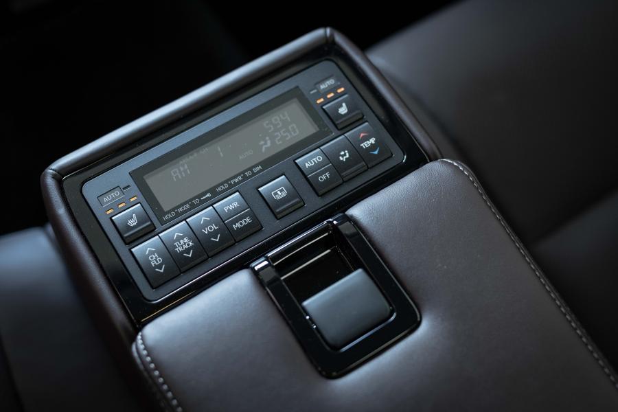 Детали интерьера Lexus GS450h 2015 года  (JP) (фото 16 из 26)